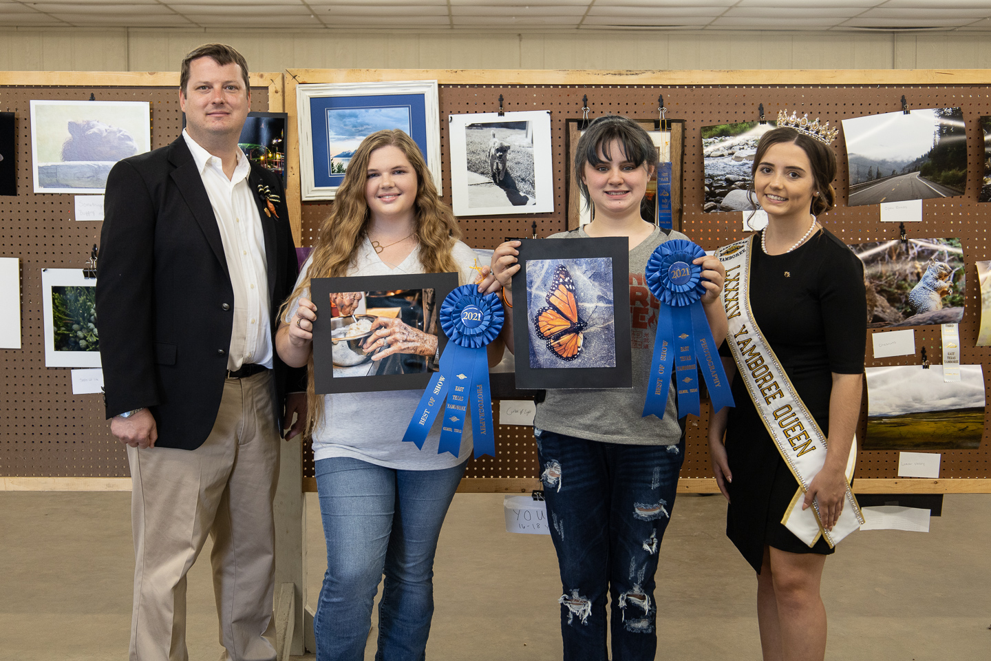 Queen Hannah Jean Henson with the art photography contest winners